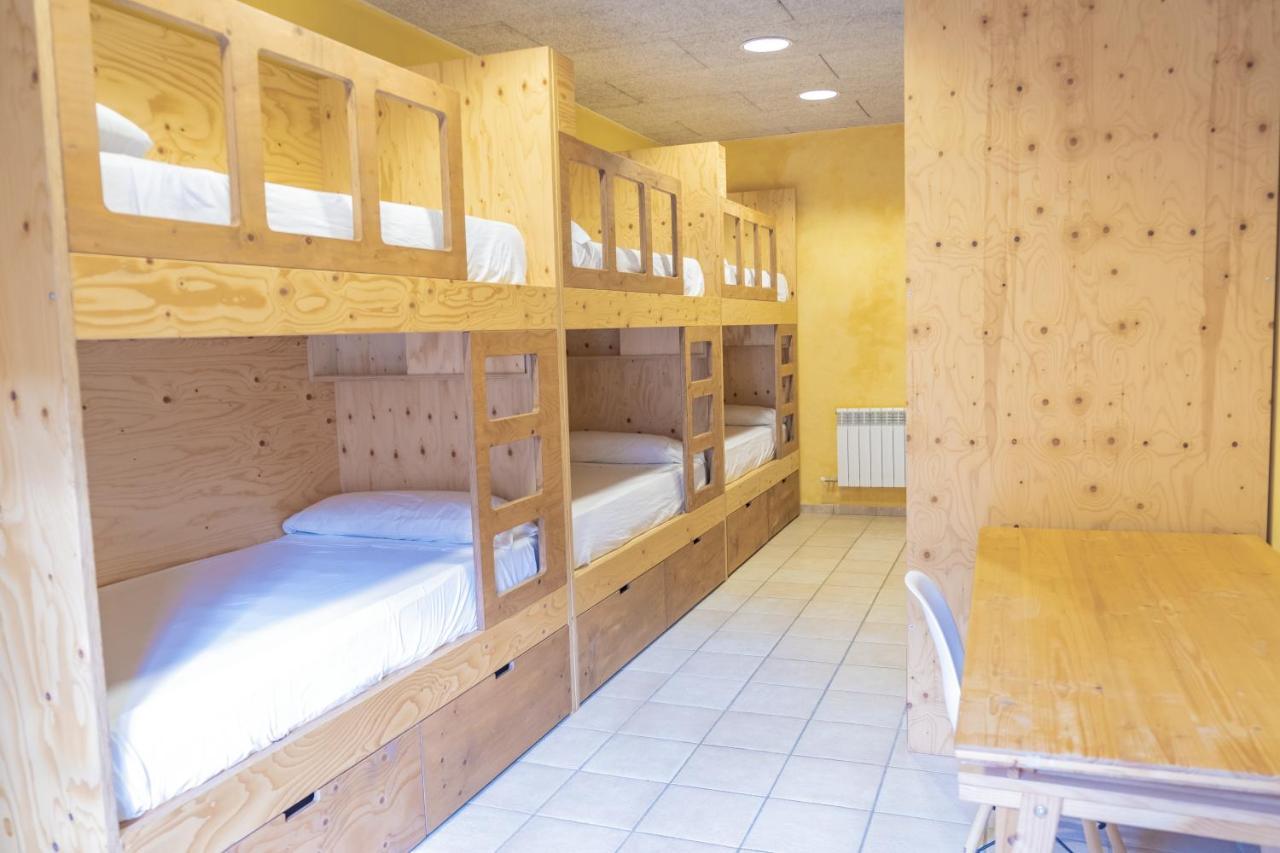 La Rectoria D'Albanya Hostel Bagian luar foto